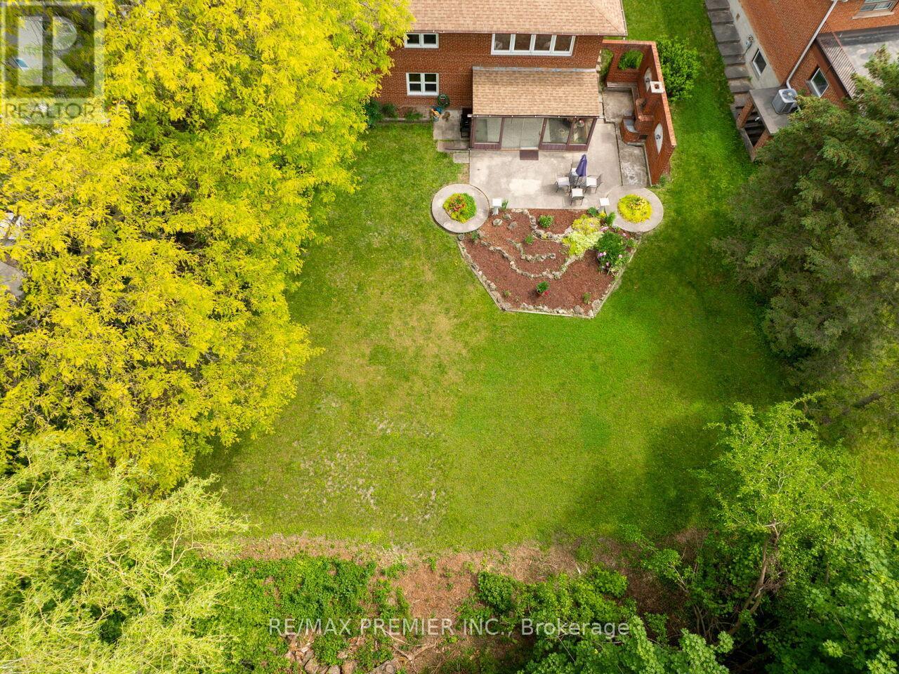 41 Florida Crescent, Toronto, Ontario  M9M 1P4 - Photo 49 - W13430318