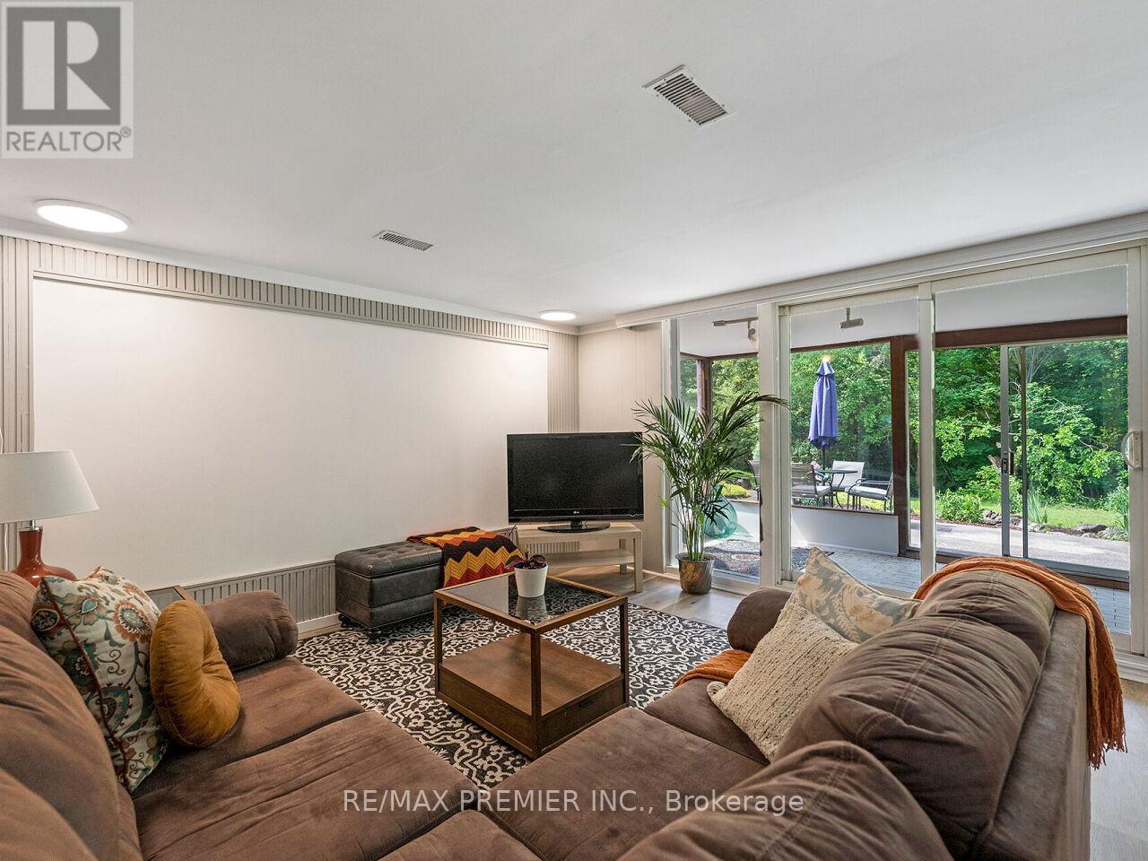 41 Florida Crescent, Toronto, Ontario  M9M 1P4 - Photo 25 - W13430318