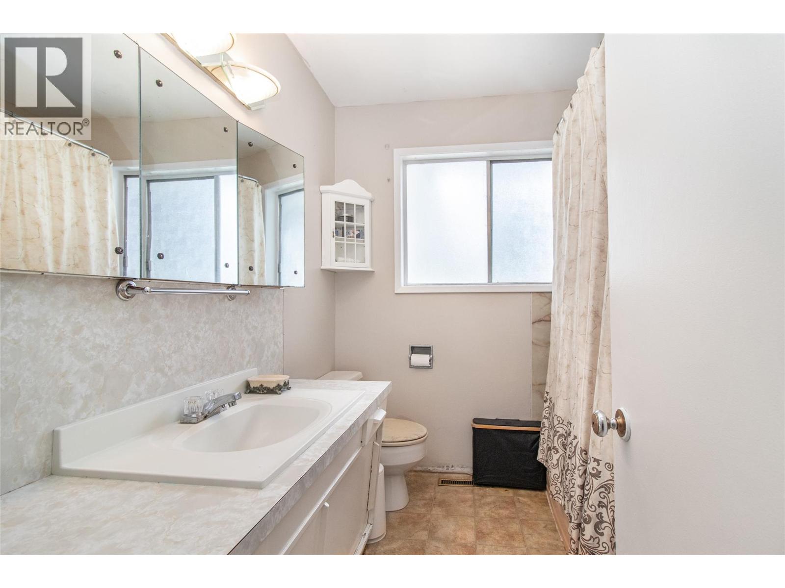 1381 Mcbride Road, Kelowna, British Columbia  V1Y 4A5 - Photo 11 - 10390928