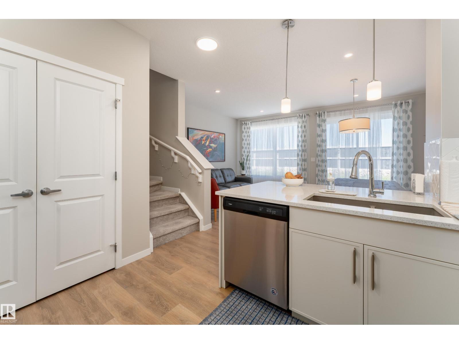 2520 152 Av NW, Edmonton, Alberta  T5Y 3Z1 - Photo 5 - E4493015