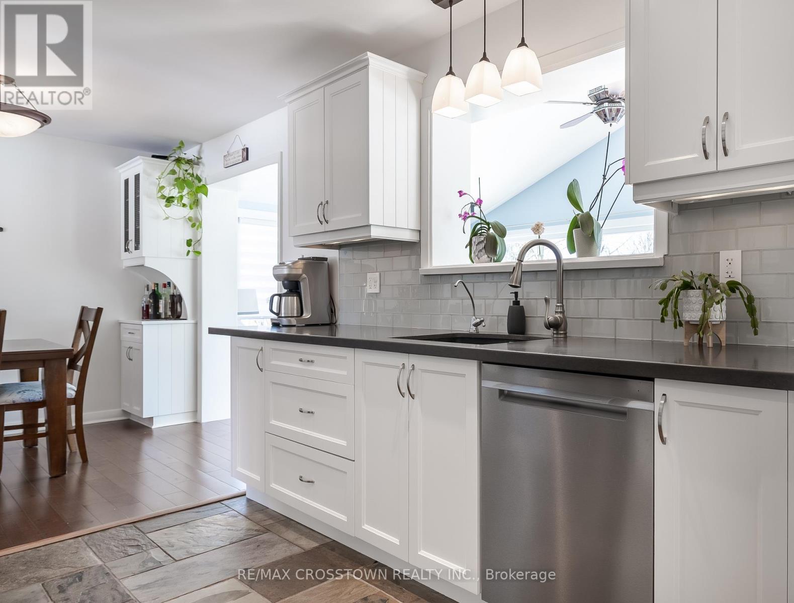 11 Castle Drive, Barrie, Ontario  L4N 1P7 - Photo 10 - S13113952
