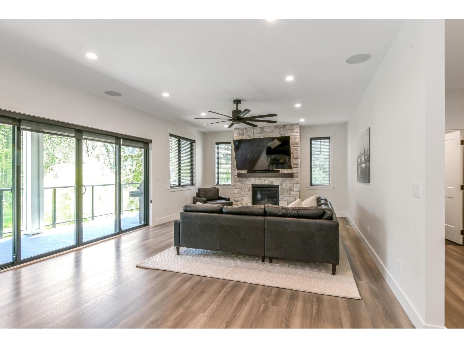 10080 Mountainview Road, Mission, British Columbia  V2V 4J1 - Photo 4 - R3134432