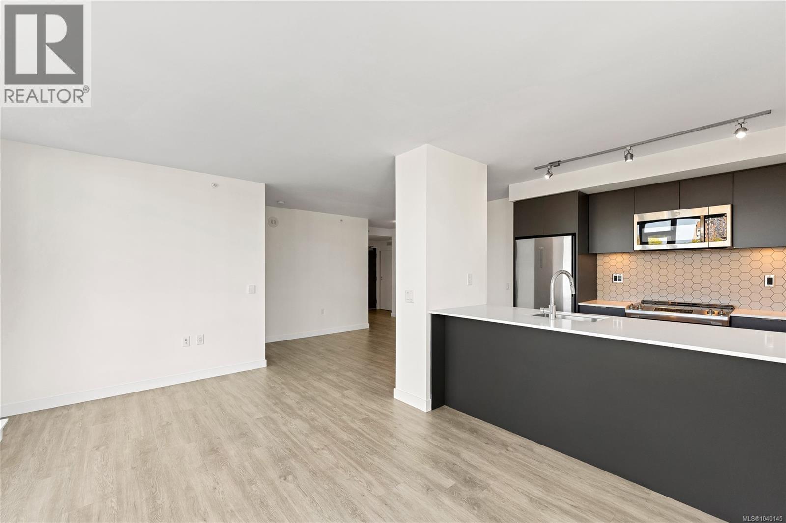 608 845 Johnson St, Victoria, British Columbia  V8W 0G3 - Photo 2 - 1040145