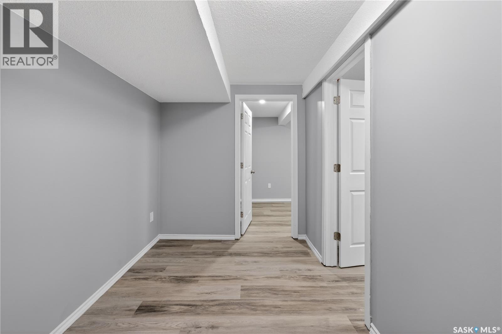 42 Hunt Crescent, Regina, Saskatchewan  S4N 5K8 - Photo 17 - SK039081