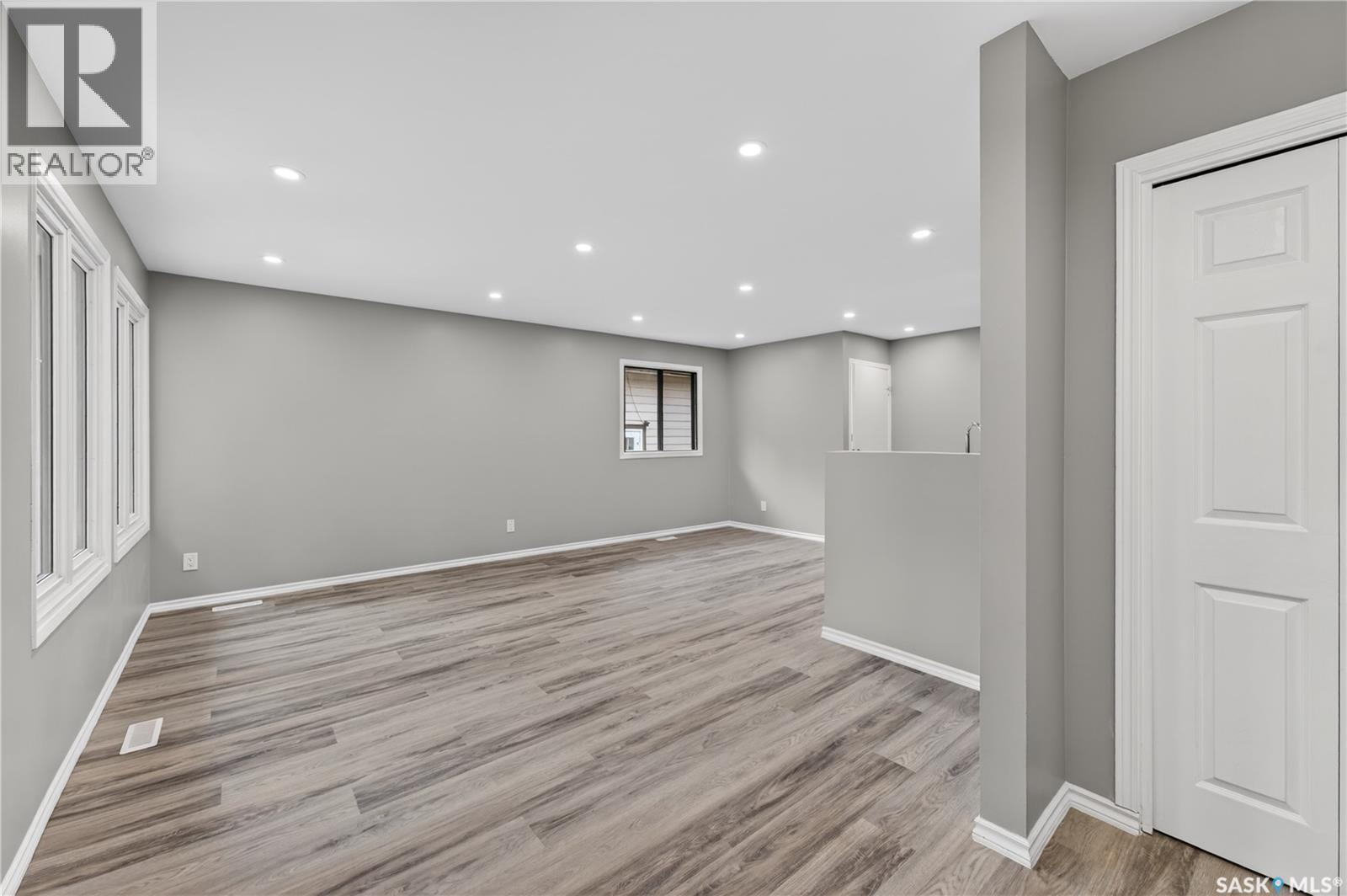 42 Hunt Crescent, Regina, Saskatchewan  S4N 5K8 - Photo 3 - SK039081