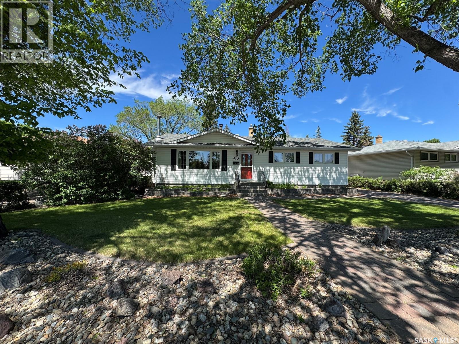 712 Douglas Park Crescent E, Regina, Saskatchewan  S4N 2S2 - Photo 2 - SK039008