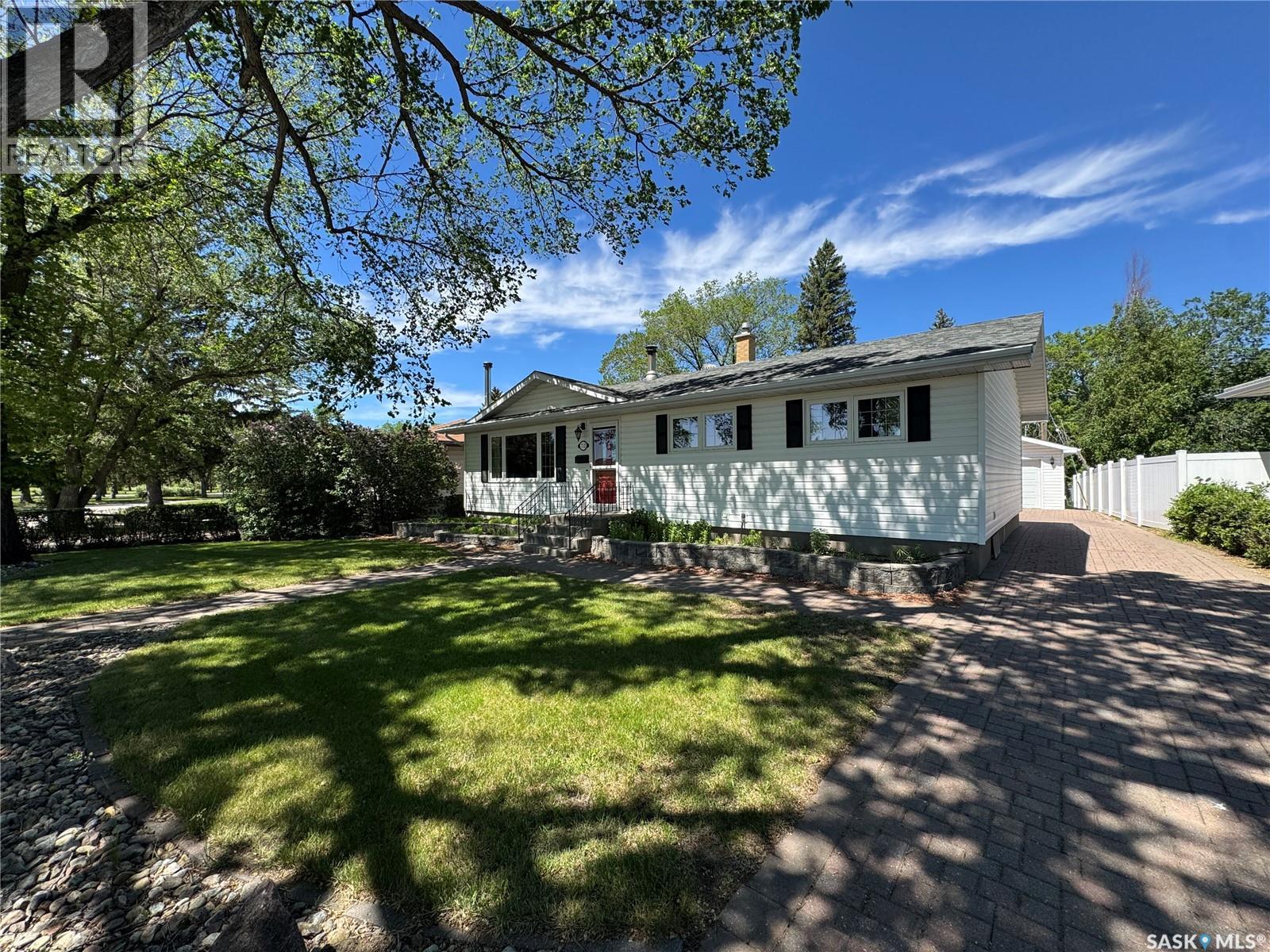 712 Douglas Park Crescent E, Regina, Saskatchewan  S4N 2S2 - Photo 3 - SK039008