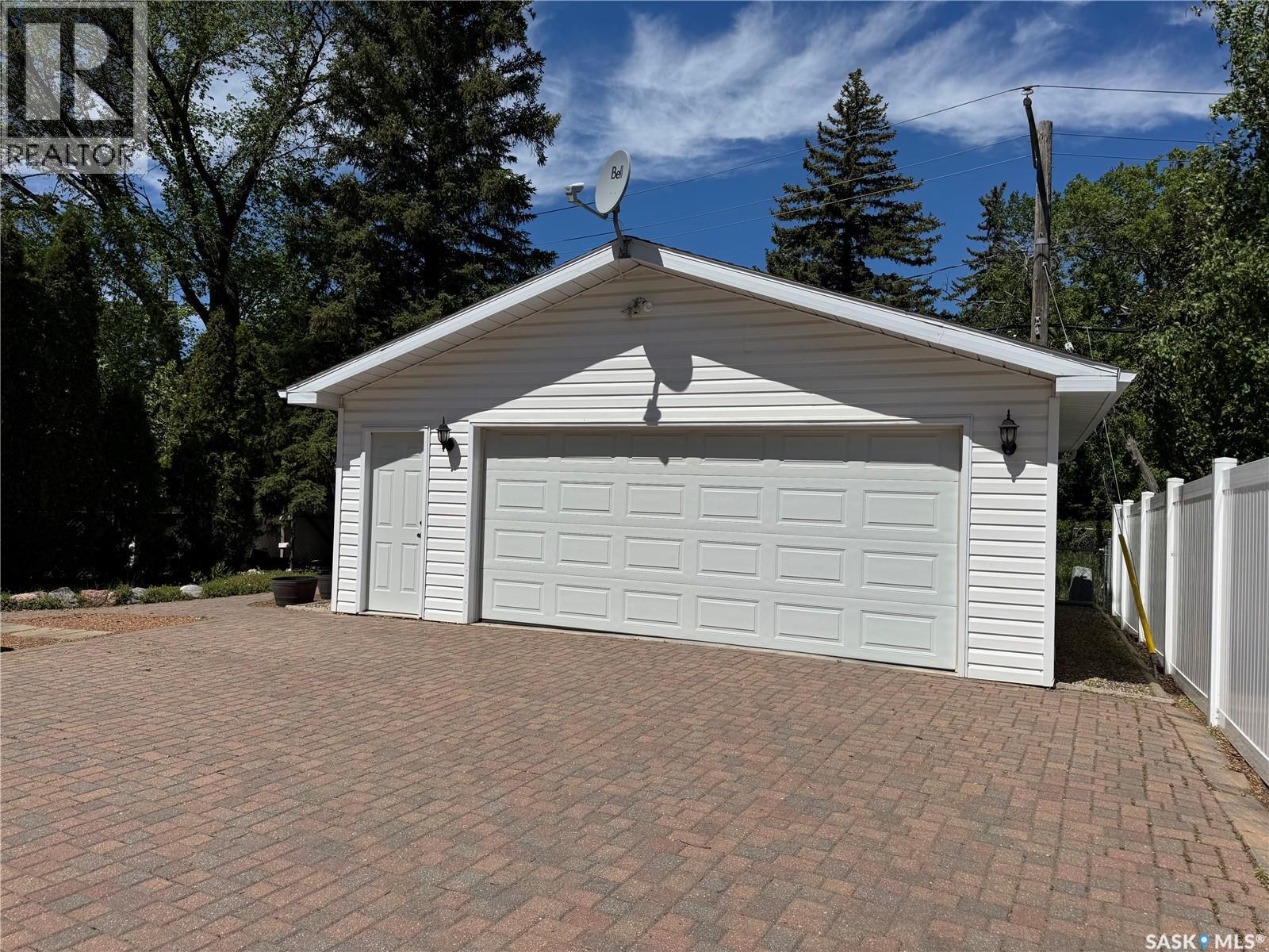 712 Douglas Park Crescent E, Regina, Saskatchewan  S4N 2S2 - Photo 4 - SK039008