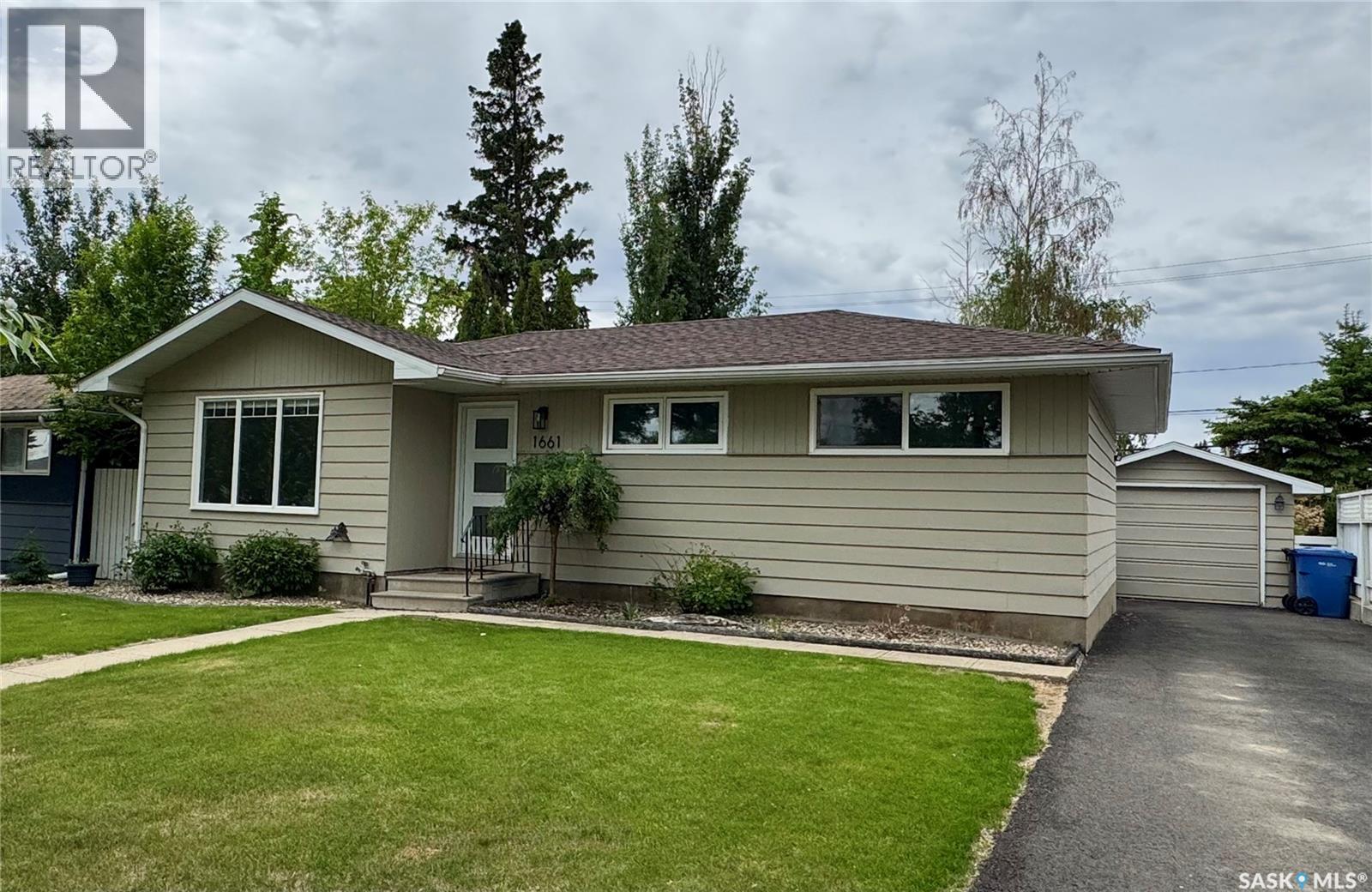 1661 91st Street, North Battleford, Saskatchewan  S9A 0A3 - Photo 2 - SK038905