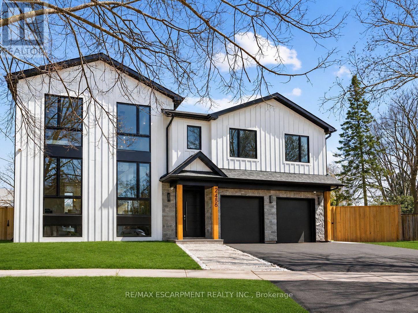 2488 Bridge Road, Oakville, Ontario  L6L 2H2 - Photo 2 - W13020206