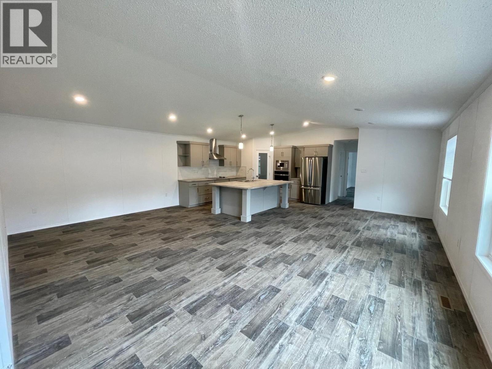 10 Chimo Crescent, Elkford, British Columbia  V0B 1H0 - Photo 12 - 10388974