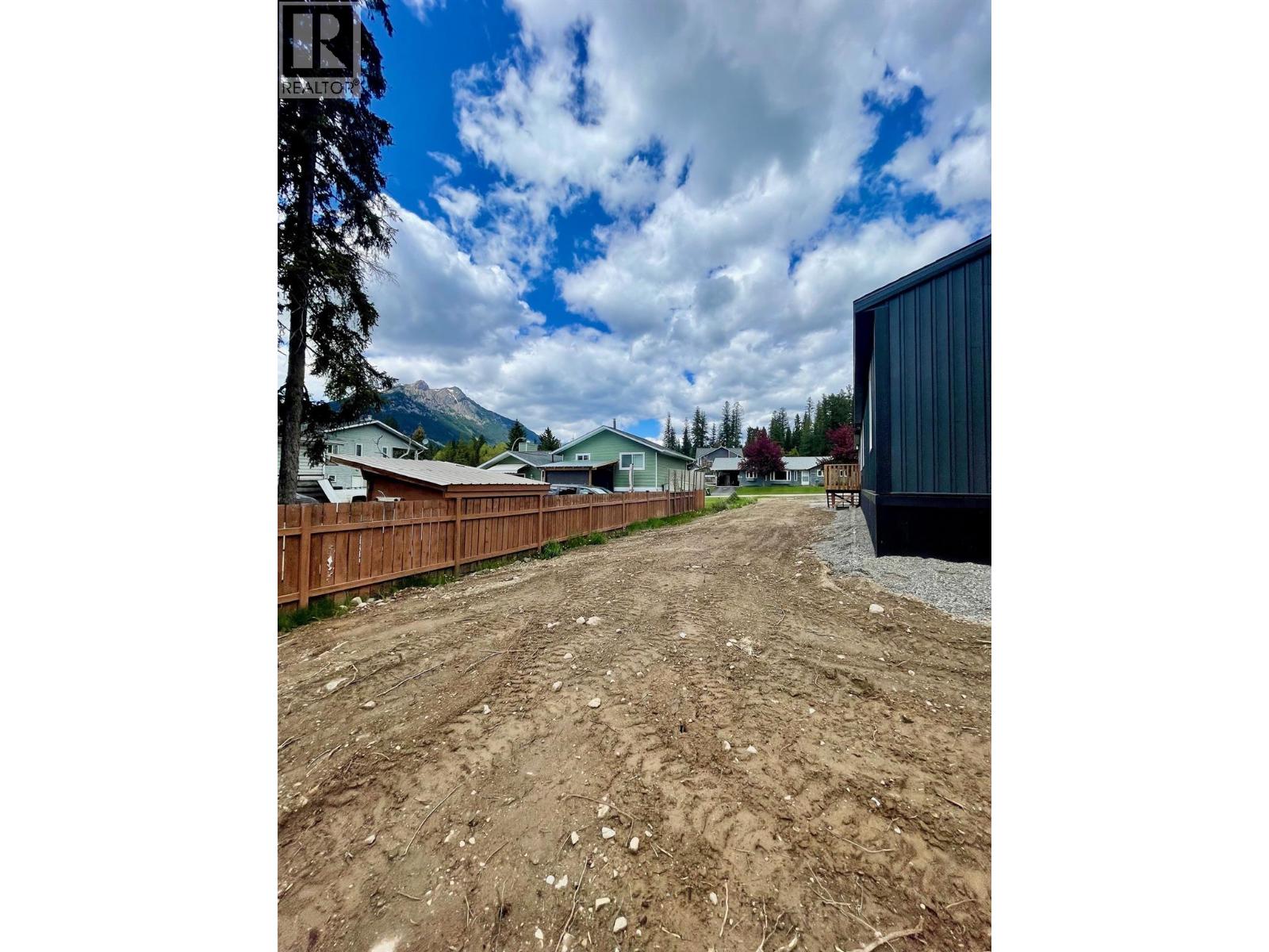 10 Chimo Crescent, Elkford, British Columbia  V0B 1H0 - Photo 34 - 10388974