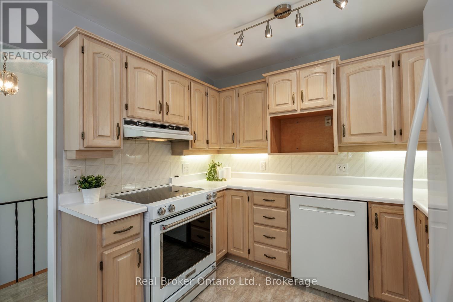 544 Wilson Road N, Oshawa, Ontario  L1G 6E9 - Photo 10 - E13432020