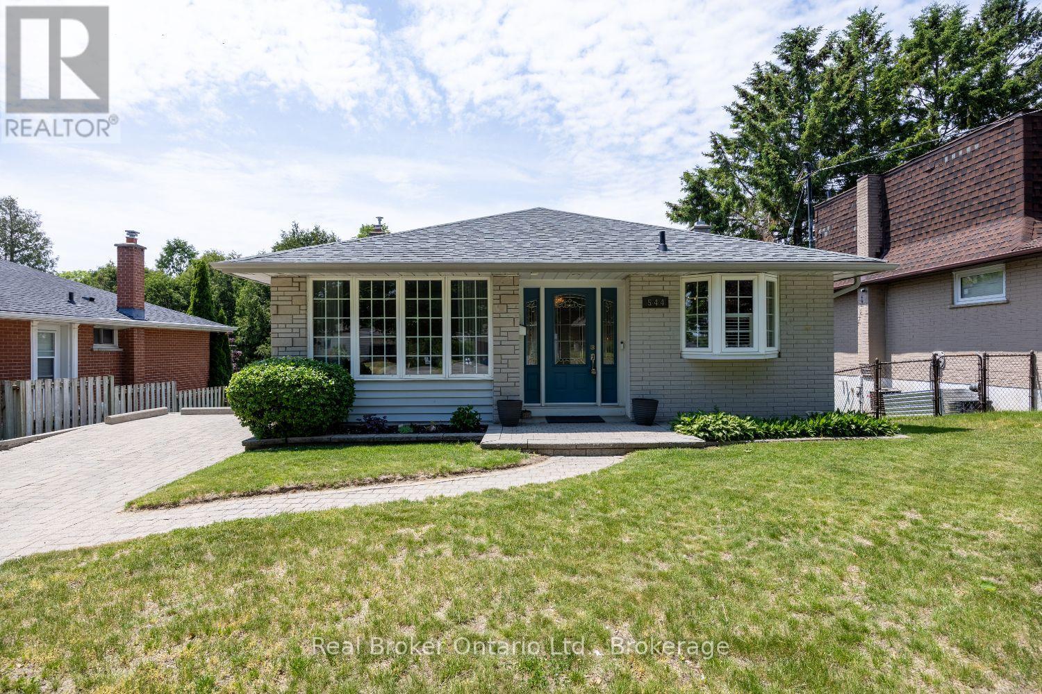 544 Wilson Road N, Oshawa, Ontario  L1G 6E9 - Photo 2 - E13432020