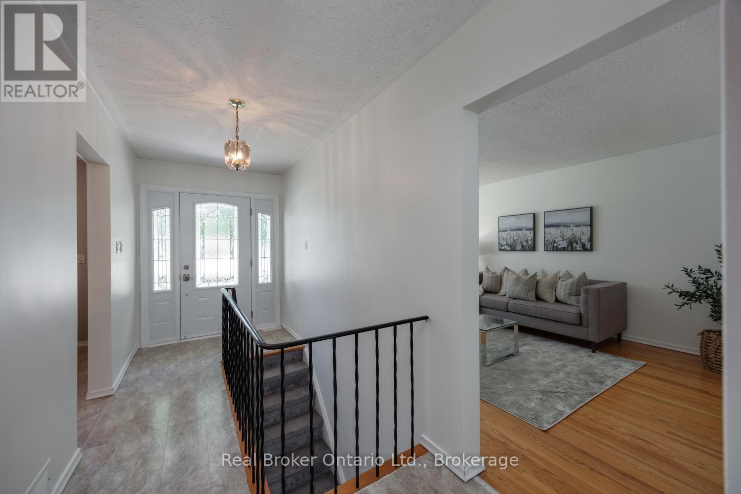 544 Wilson Road N, Oshawa, Ontario  L1G 6E9 - Photo 5 - E13432020