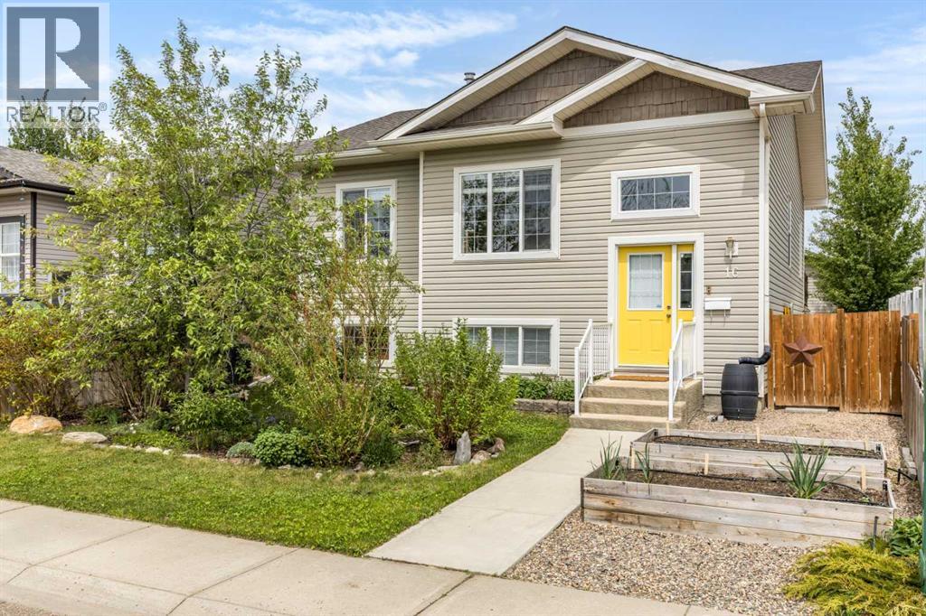 16 Vista Place SE, Medicine Hat, Alberta  T1B 4V4 - Photo 1 - A2316538