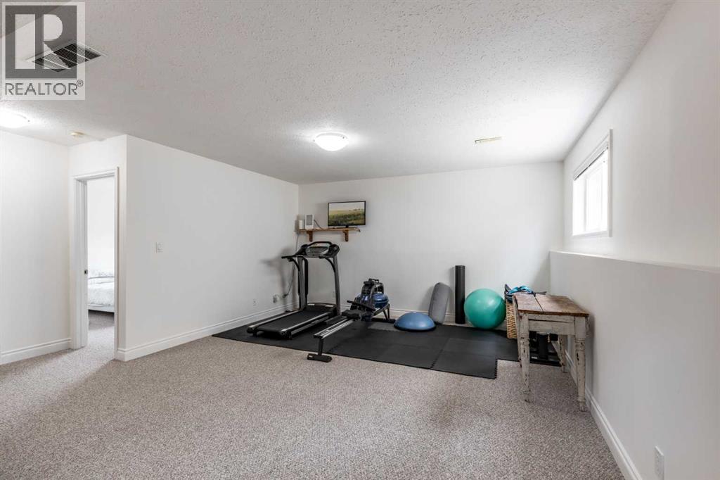 16 Vista Place SE, Medicine Hat, Alberta  T1B 4V4 - Photo 32 - A2316538