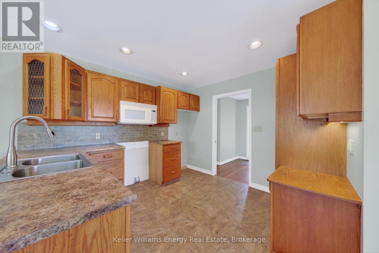 658 Ridge Road, Prince Edward County, Ontario  K0K 2T0 - Photo 12 - X13431930