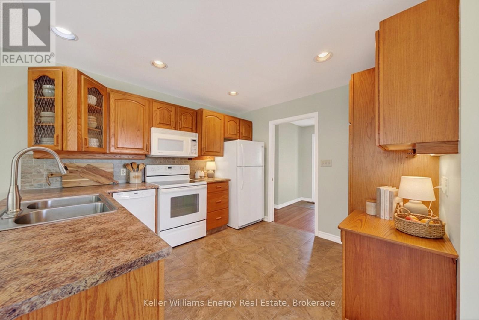 658 Ridge Road, Prince Edward County, Ontario  K0K 2T0 - Photo 13 - X13431930