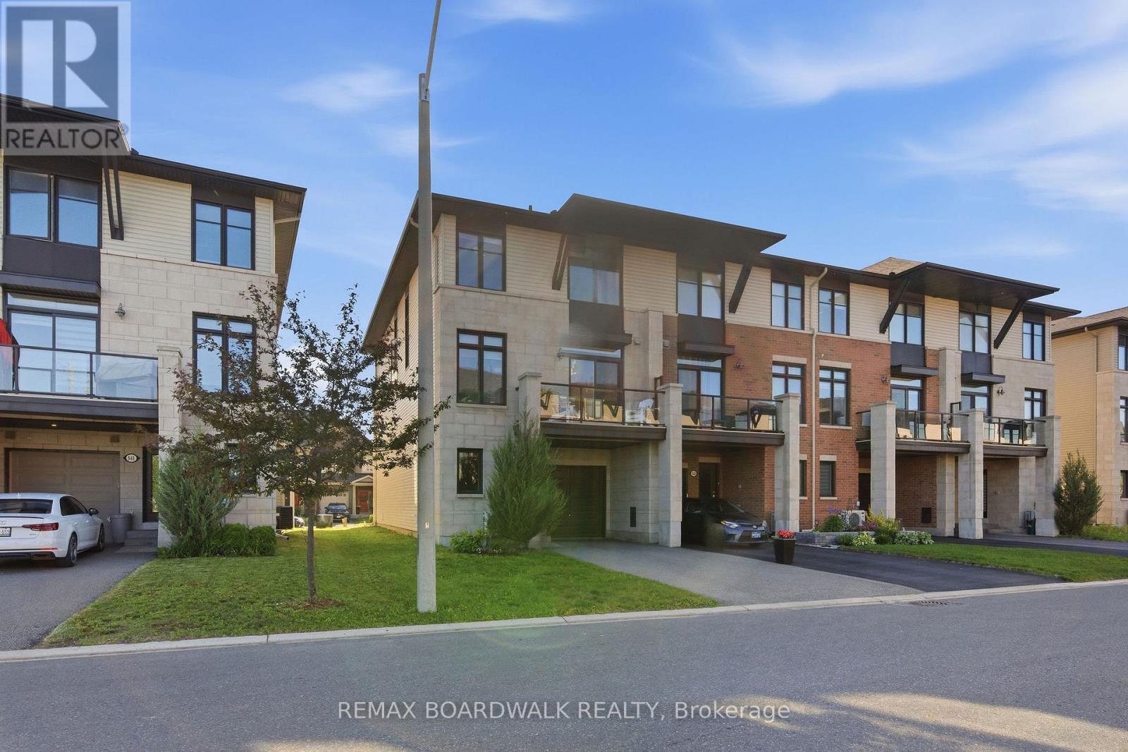 543 Labrador Crescent, Ottawa, Ontario  K1T 0R4 - Photo 2 - X13431912
