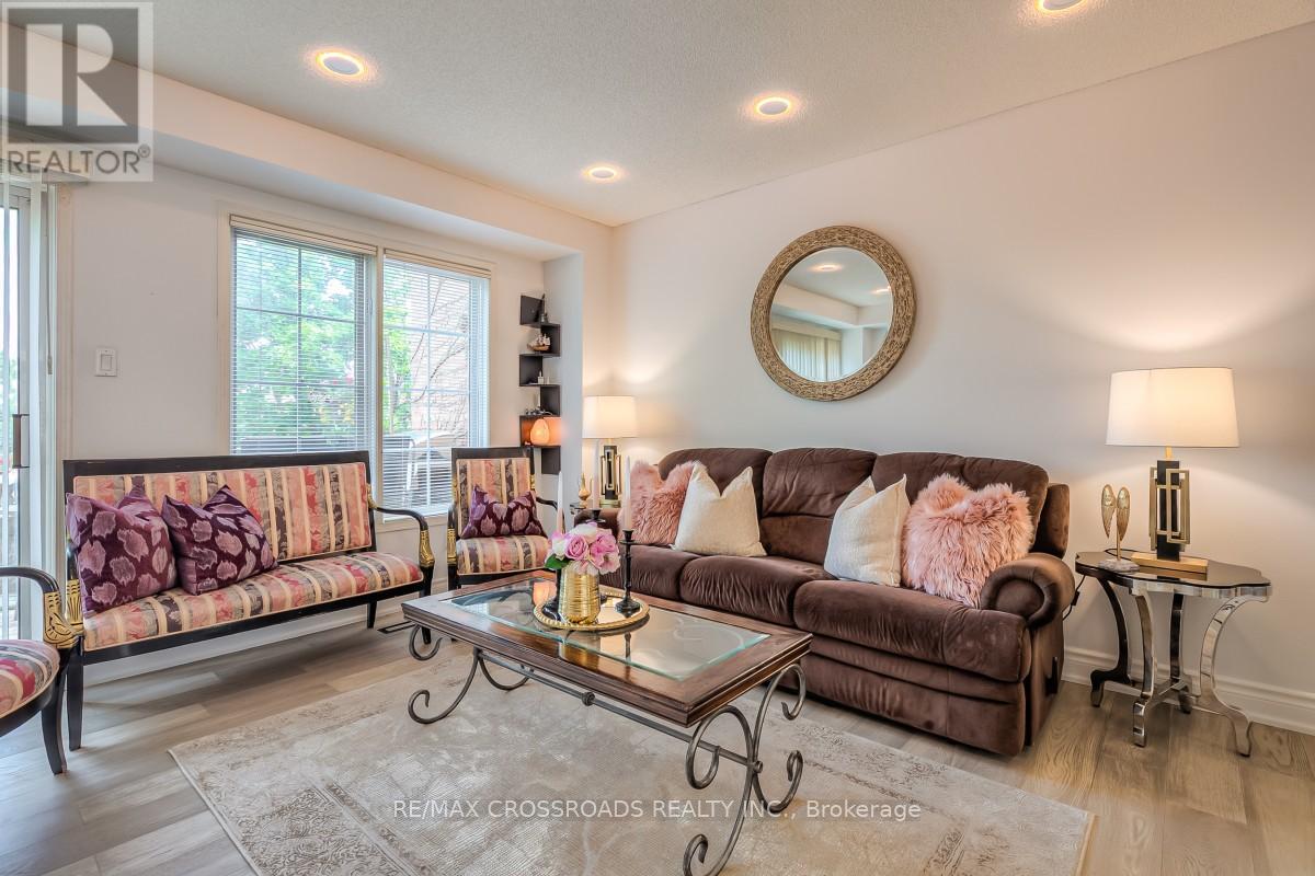 8 Larissa Court, Vaughan, Ontario  L6A 2K8 - Photo 7 - N13431862