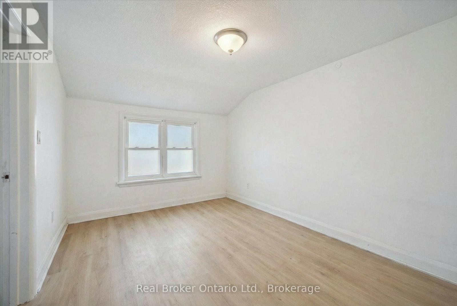 Upper - 68 Highland Road W, Kitchener, Ontario N2M 3B5 - Photo 10 - X13004288