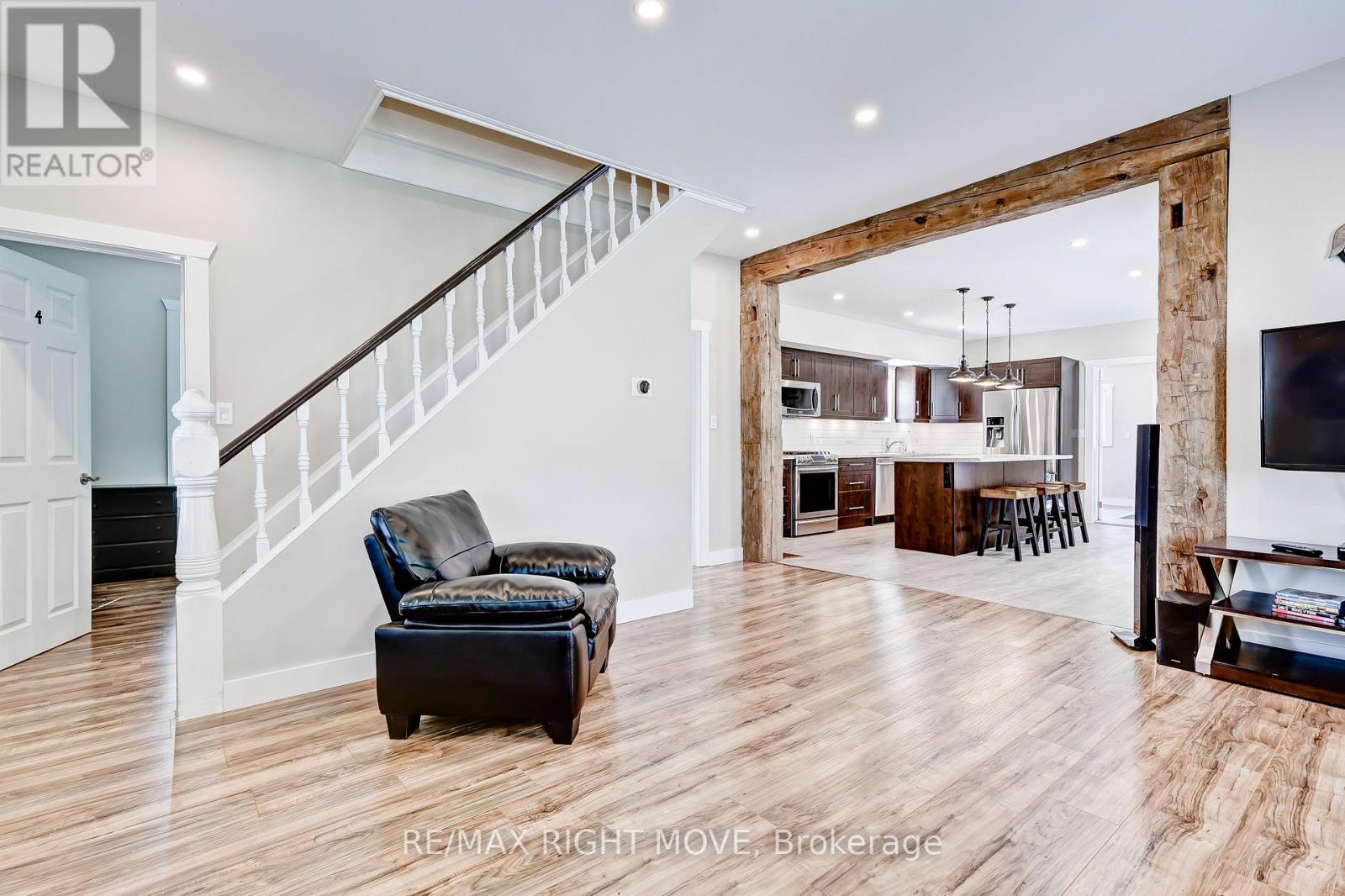 209 Atherley Road, Orillia, Ontario  L3V 1N6 - Photo 10 - S13431730