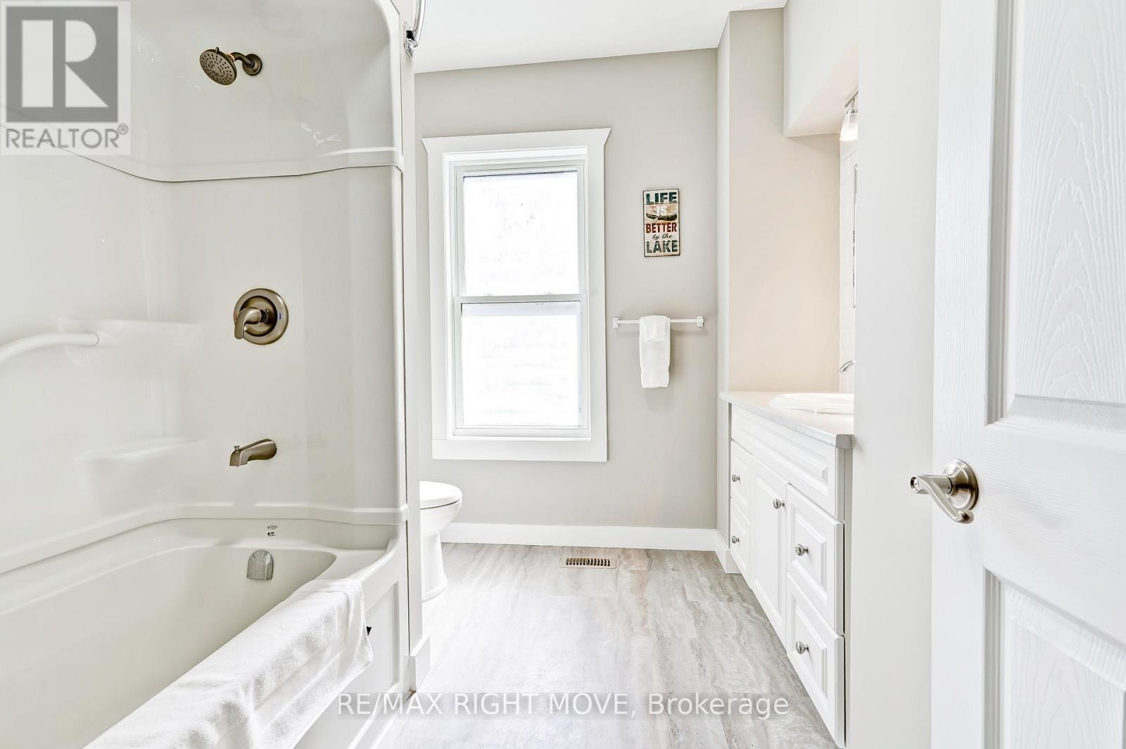 209 Atherley Road, Orillia, Ontario  L3V 1N6 - Photo 13 - S13431730