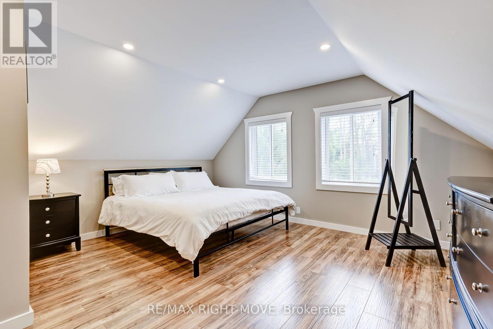 209 Atherley Road, Orillia, Ontario  L3V 1N6 - Photo 18 - S13431730