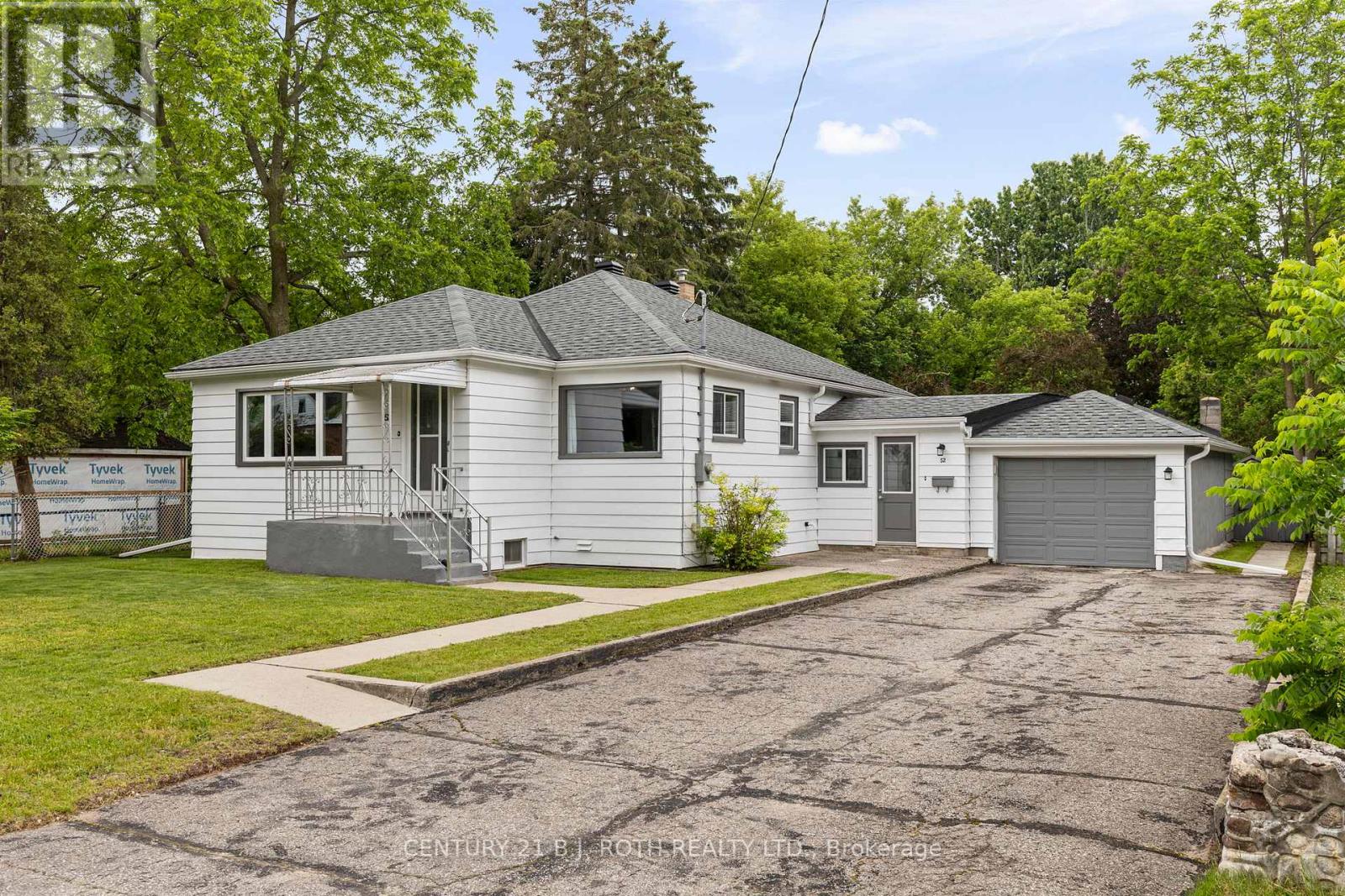 52 MARCUS STREET, Barrie, Ontario