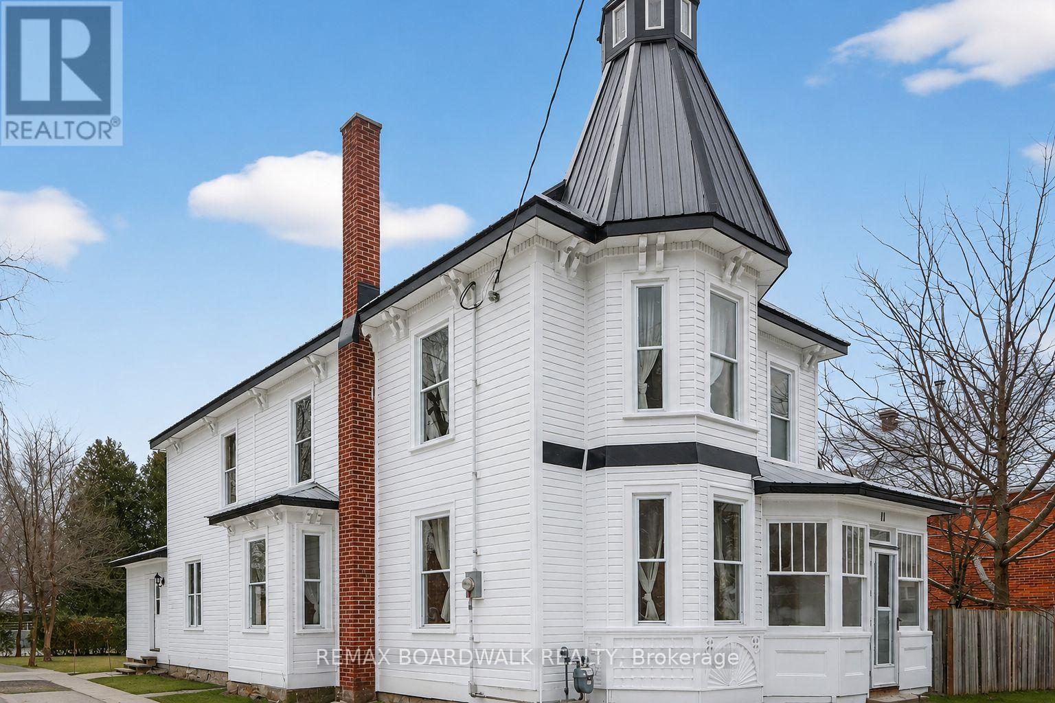 11 ALFRED STREET, Smiths Falls, Ontario