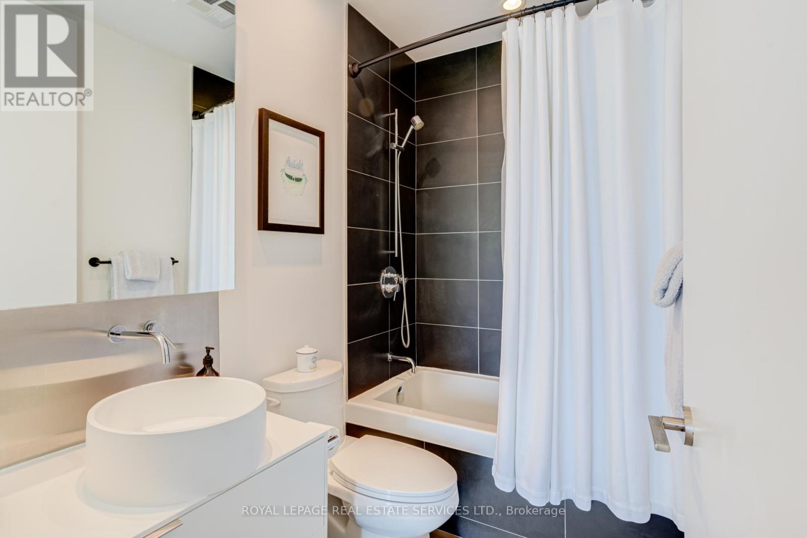Ph # 09 - 383 Sorauren Avenue, Toronto, Ontario  M6R 1W5 - Photo 35 - W13431842