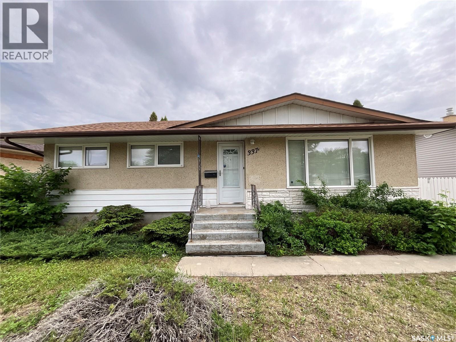 337 Mcintosh Street N, Regina, Saskatchewan  S4R 5A1 - Photo 1 - SK039094