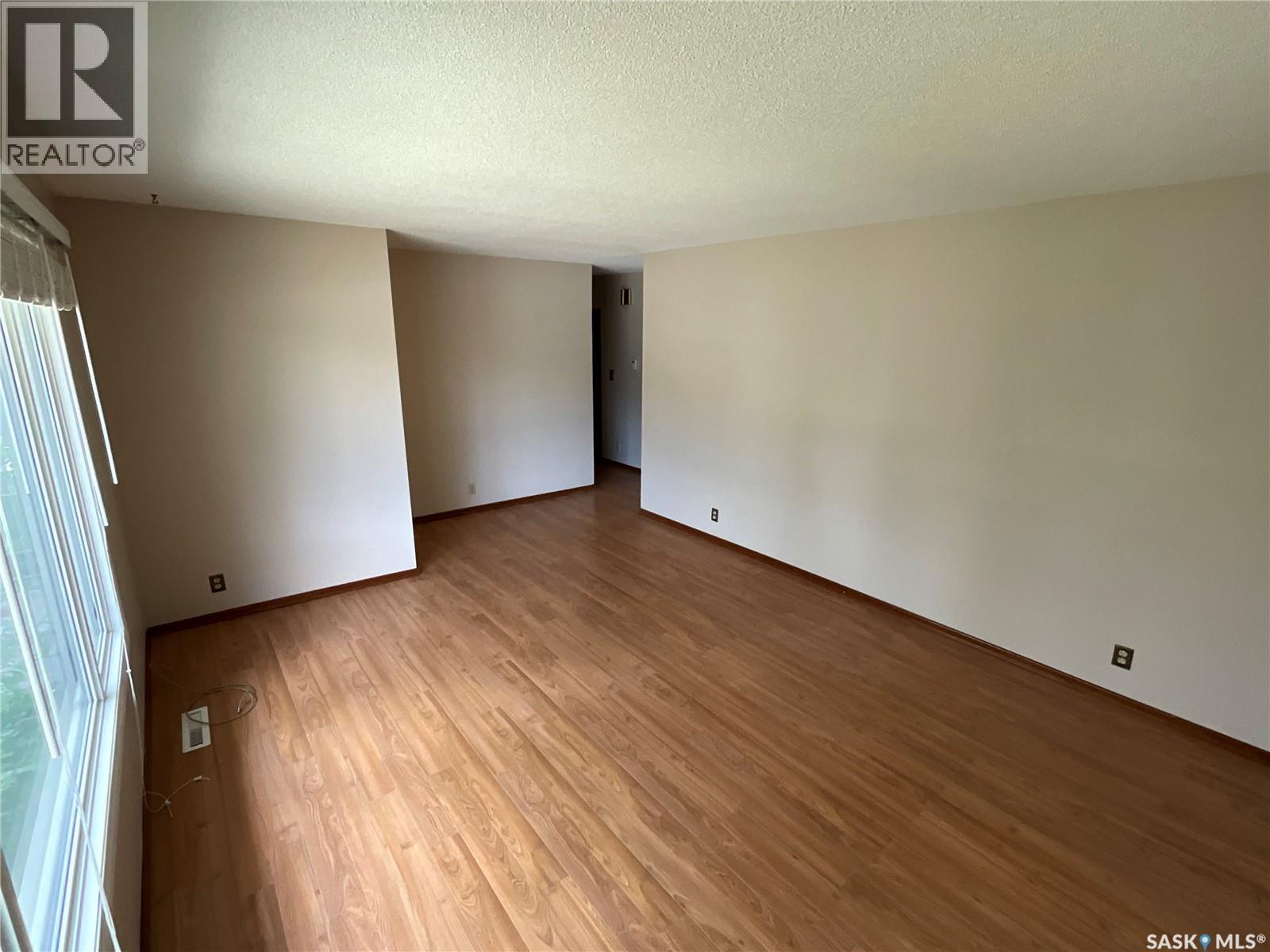 337 Mcintosh Street N, Regina, Saskatchewan  S4R 5A1 - Photo 11 - SK039094