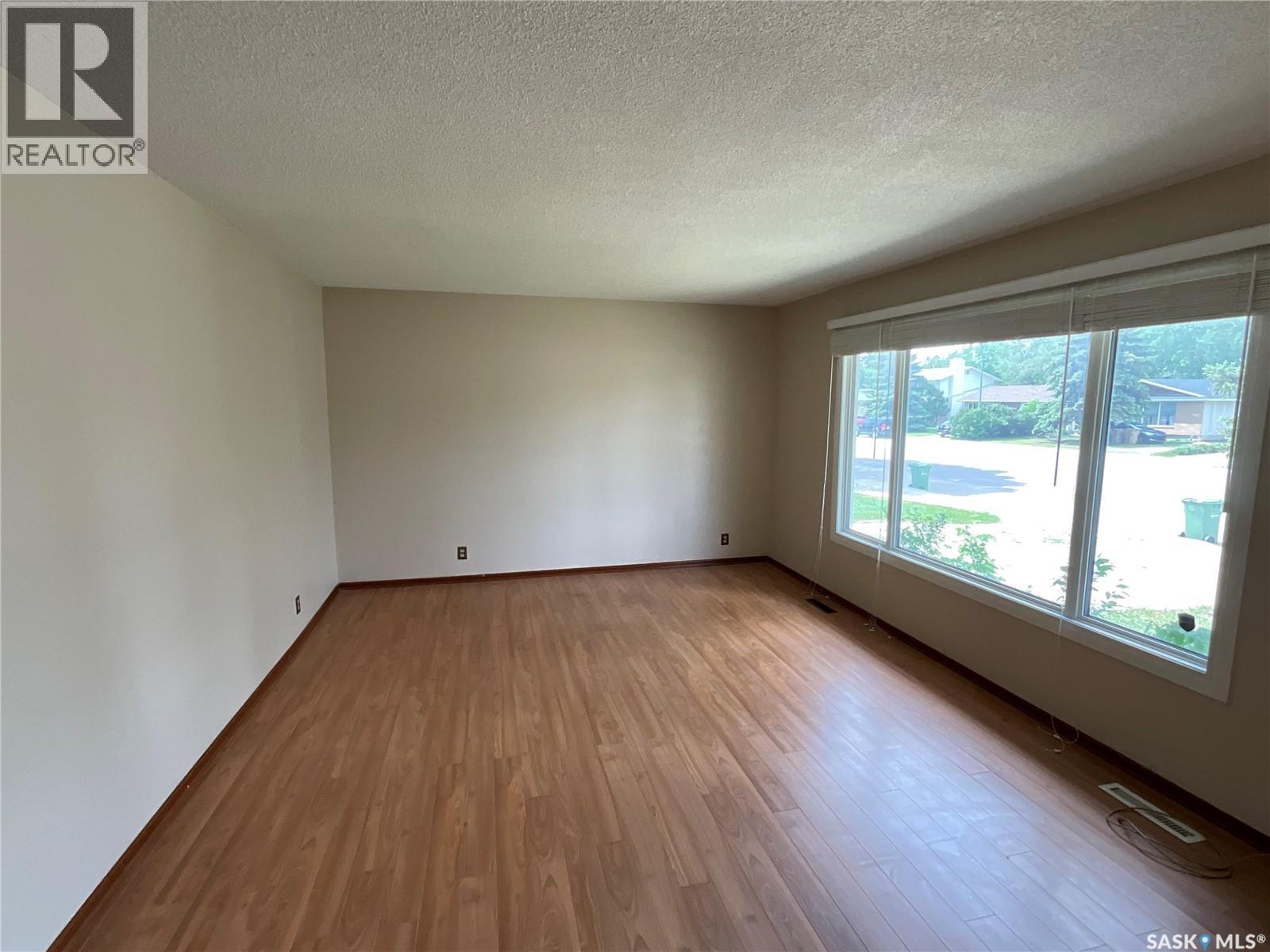 337 Mcintosh Street N, Regina, Saskatchewan  S4R 5A1 - Photo 12 - SK039094