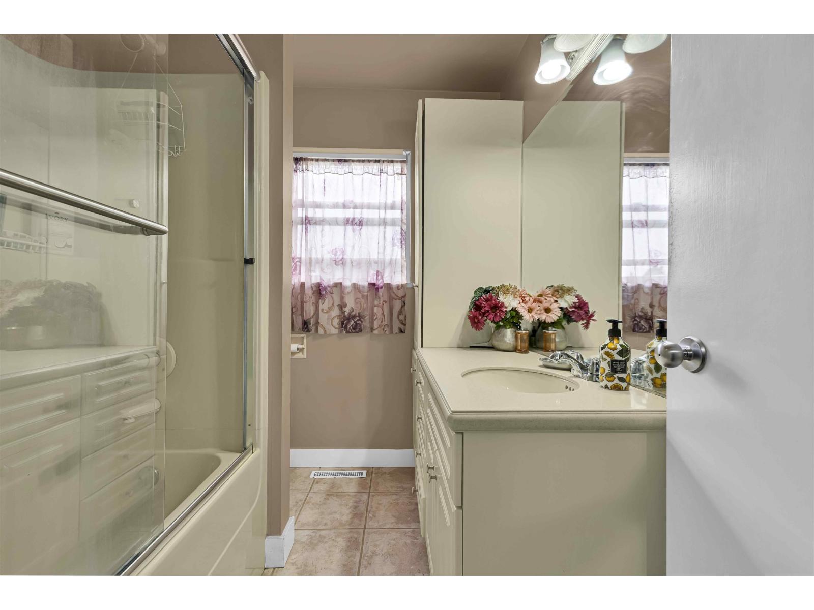 8225 112 Street, Delta, British Columbia  V4C 4W7 - Photo 17 - R3132027