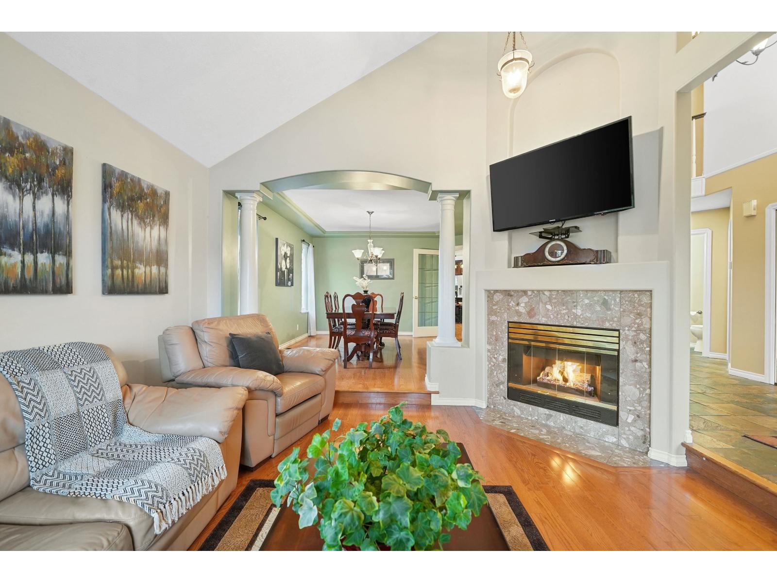 19066 63b Avenue, Surrey, British Columbia  V3S 8G5 - Photo 4 - R3134799