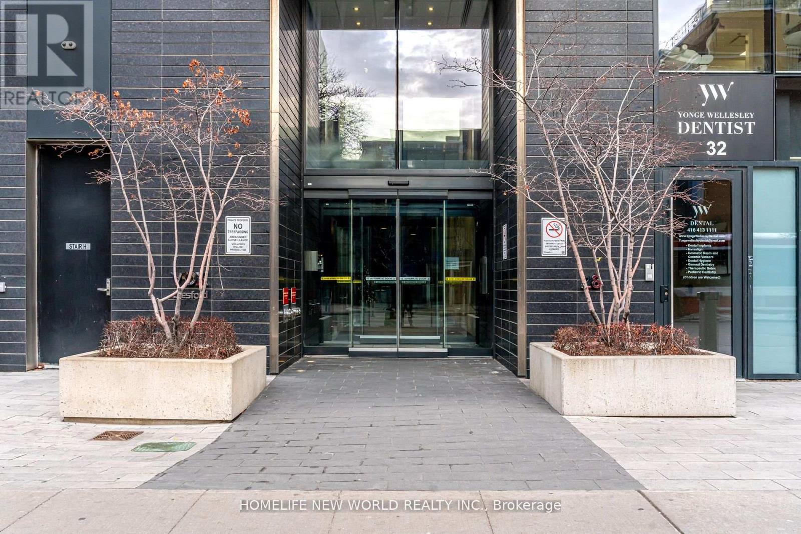 1701 - 28 WELLESLEY STREET E, Toronto, Ontario