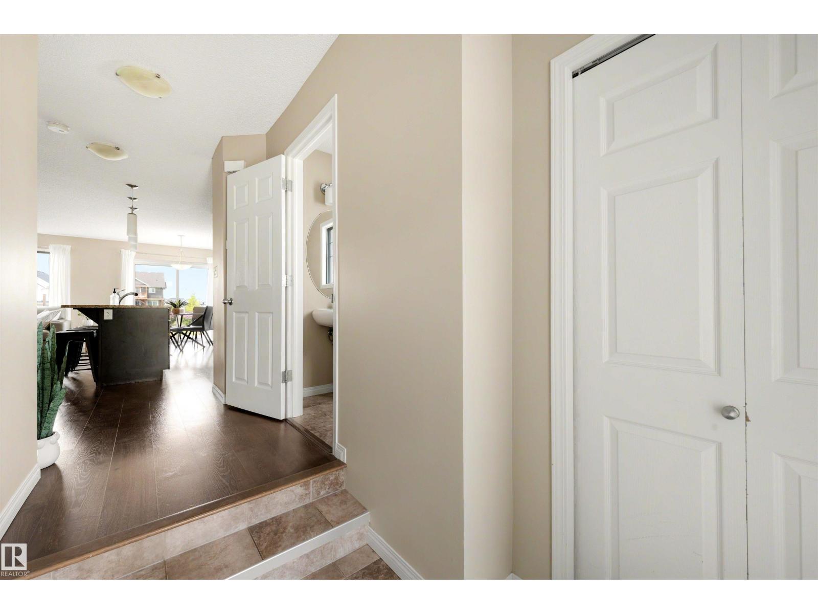 2097 Chalmers Wy SW, Edmonton, Alberta  T6W 2E9 - Photo 3 - E4493040