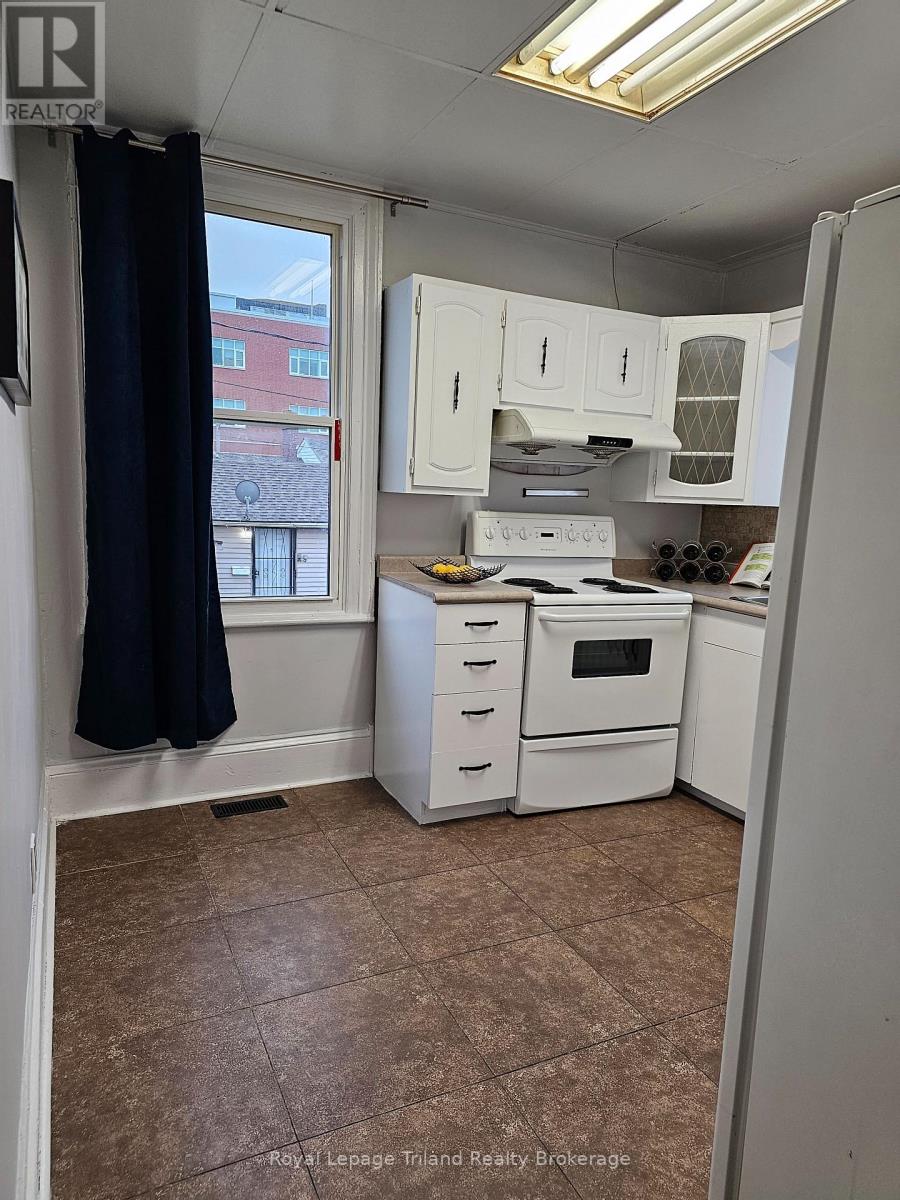 18 Chapel Street, Woodstock, Ontario  N4S 3R1 - Photo 7 - X12722500