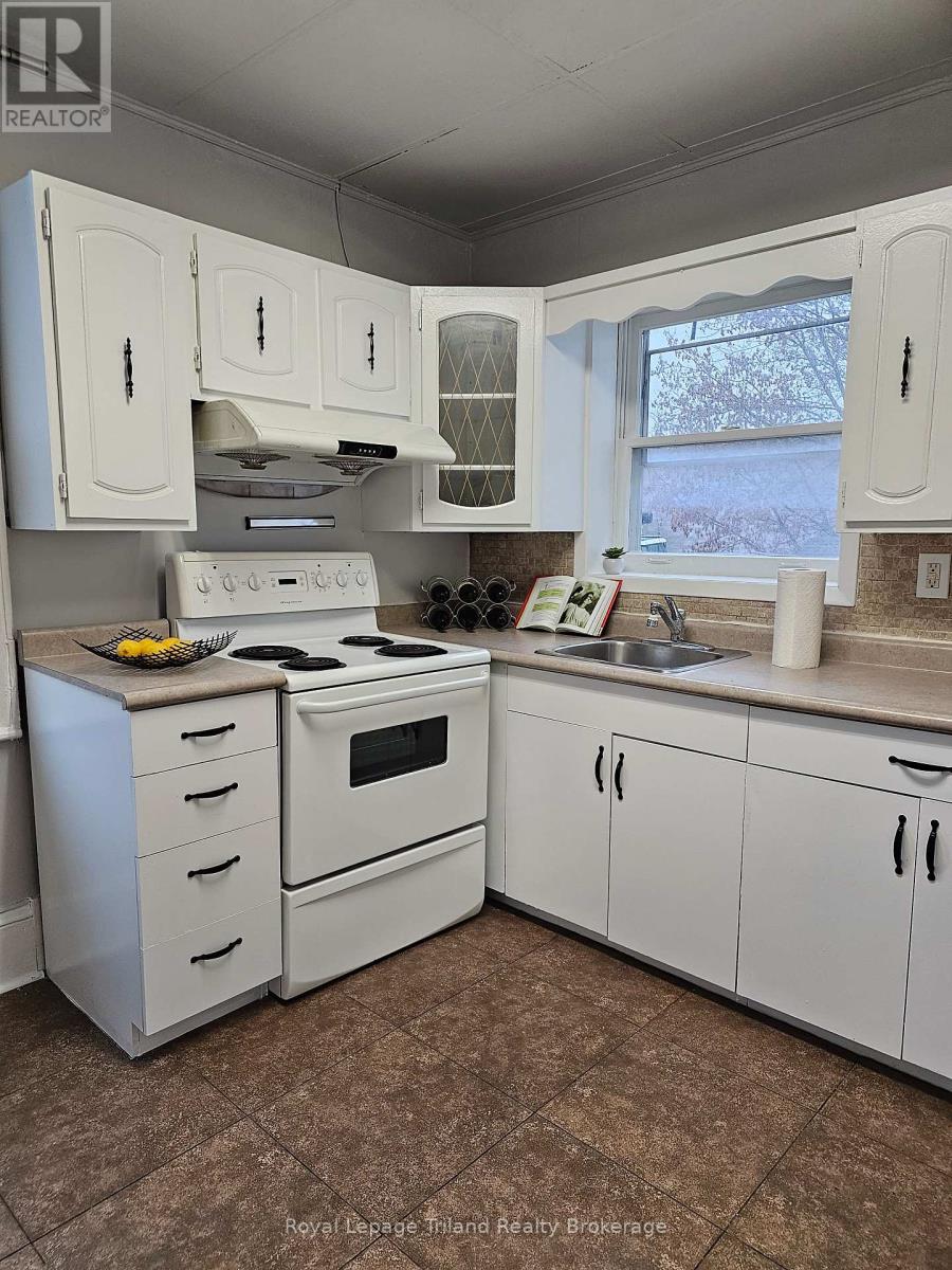 18 Chapel Street, Woodstock, Ontario  N4S 3R1 - Photo 8 - X12722500