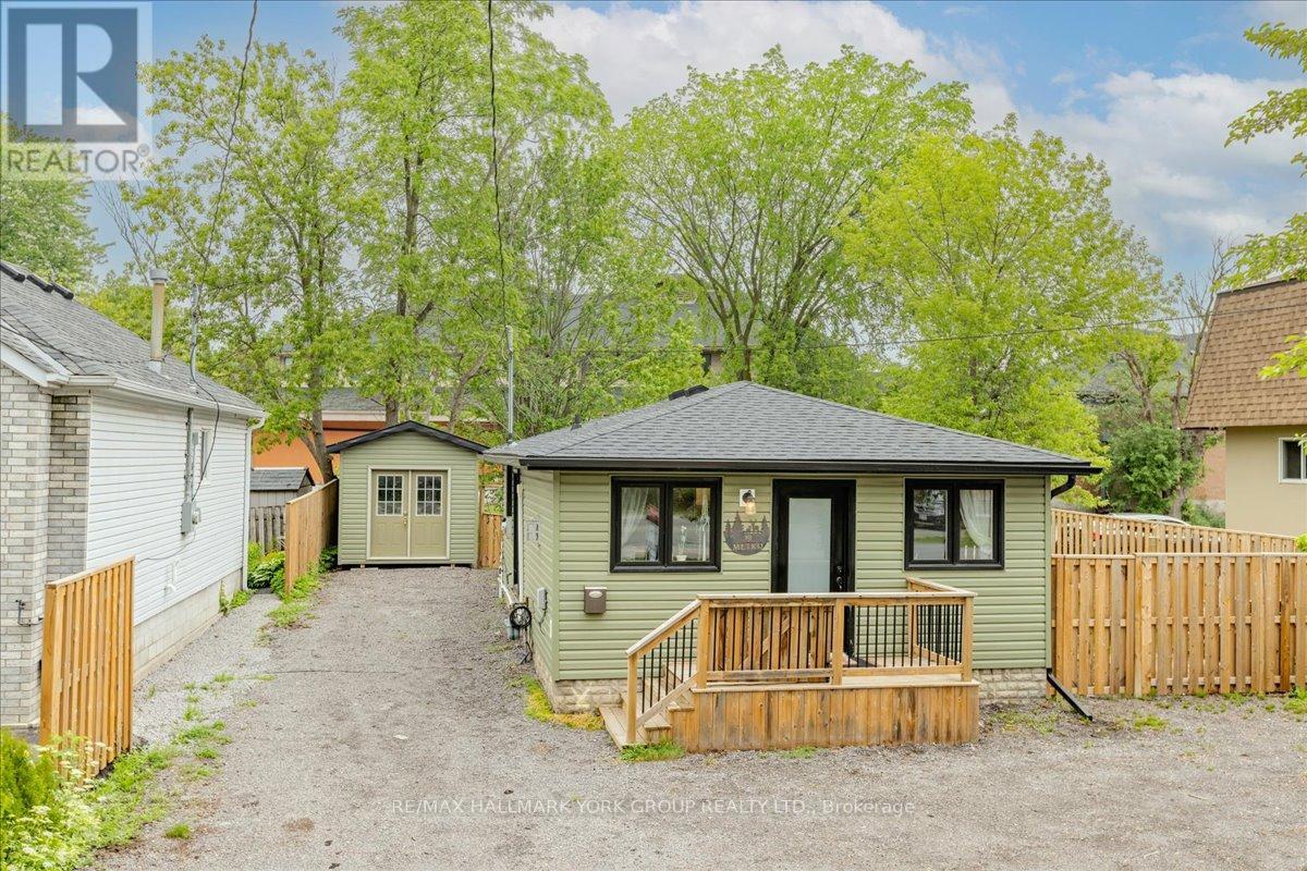 19 Metro Road S, Georgina, Ontario  L4P 1V7 - Photo 3 - N13431868