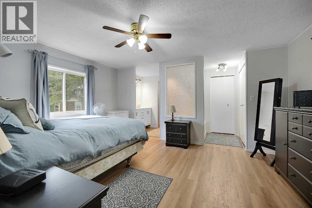 301 STANLEY Avenue, Okotoks, Alberta