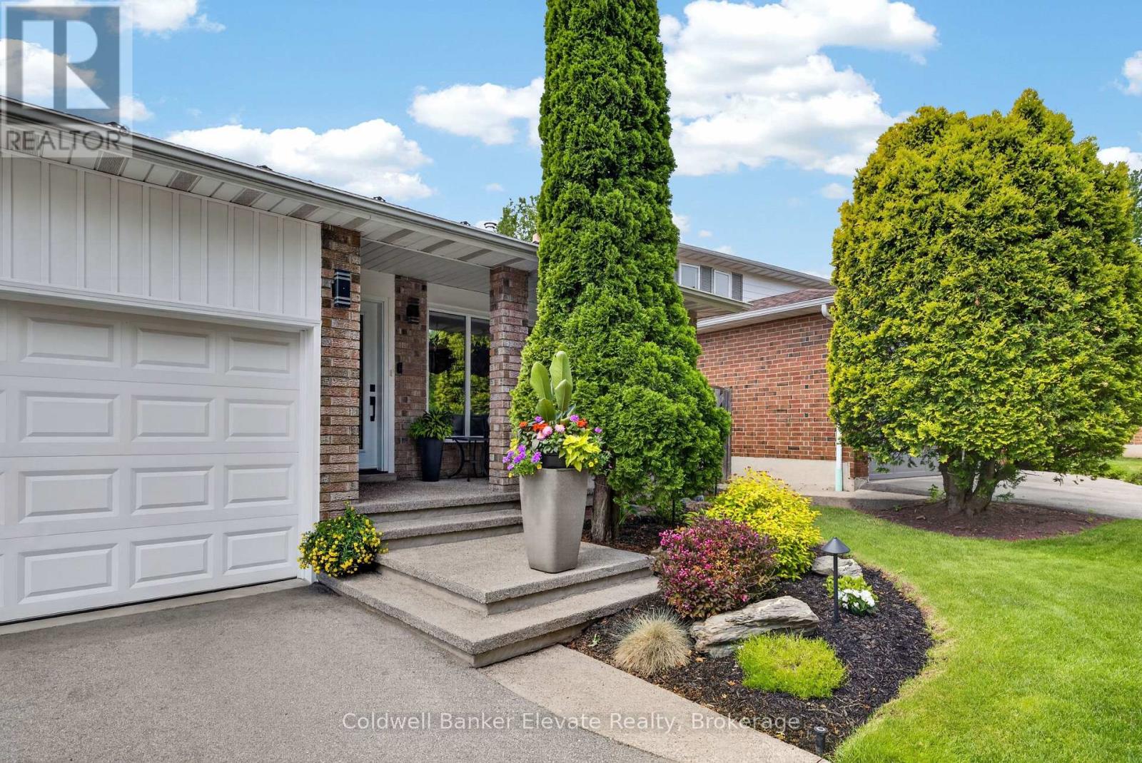 1432 Livingston Road, Oakville, Ontario  L6H 3G4 - Photo 4 - W13431898