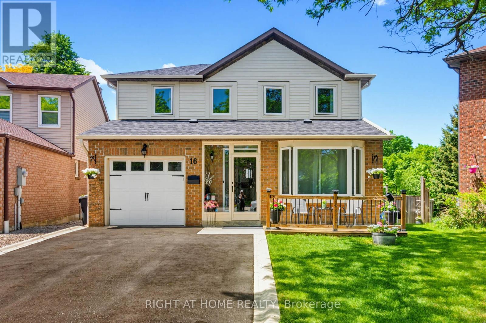 16 Marengo Court S, Brampton, Ontario  L6S 4H6 - Photo 2 - W13431906