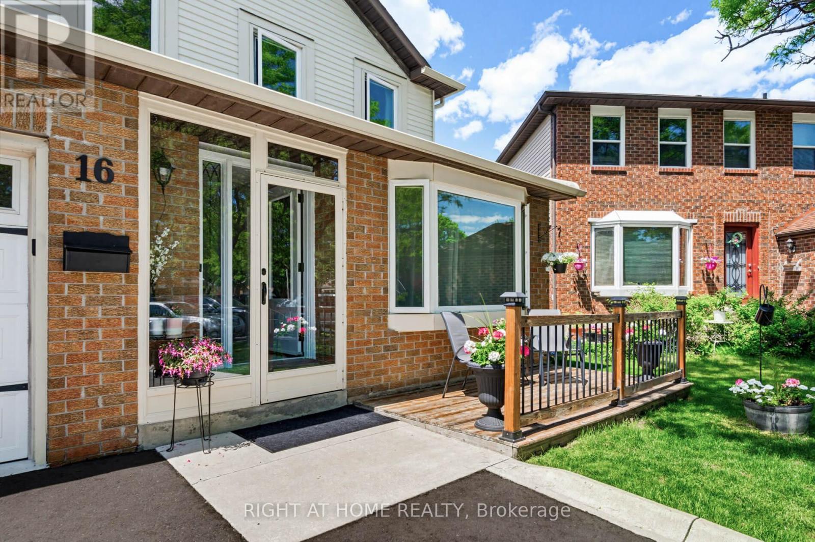 16 Marengo Court S, Brampton, Ontario  L6S 4H6 - Photo 3 - W13431906