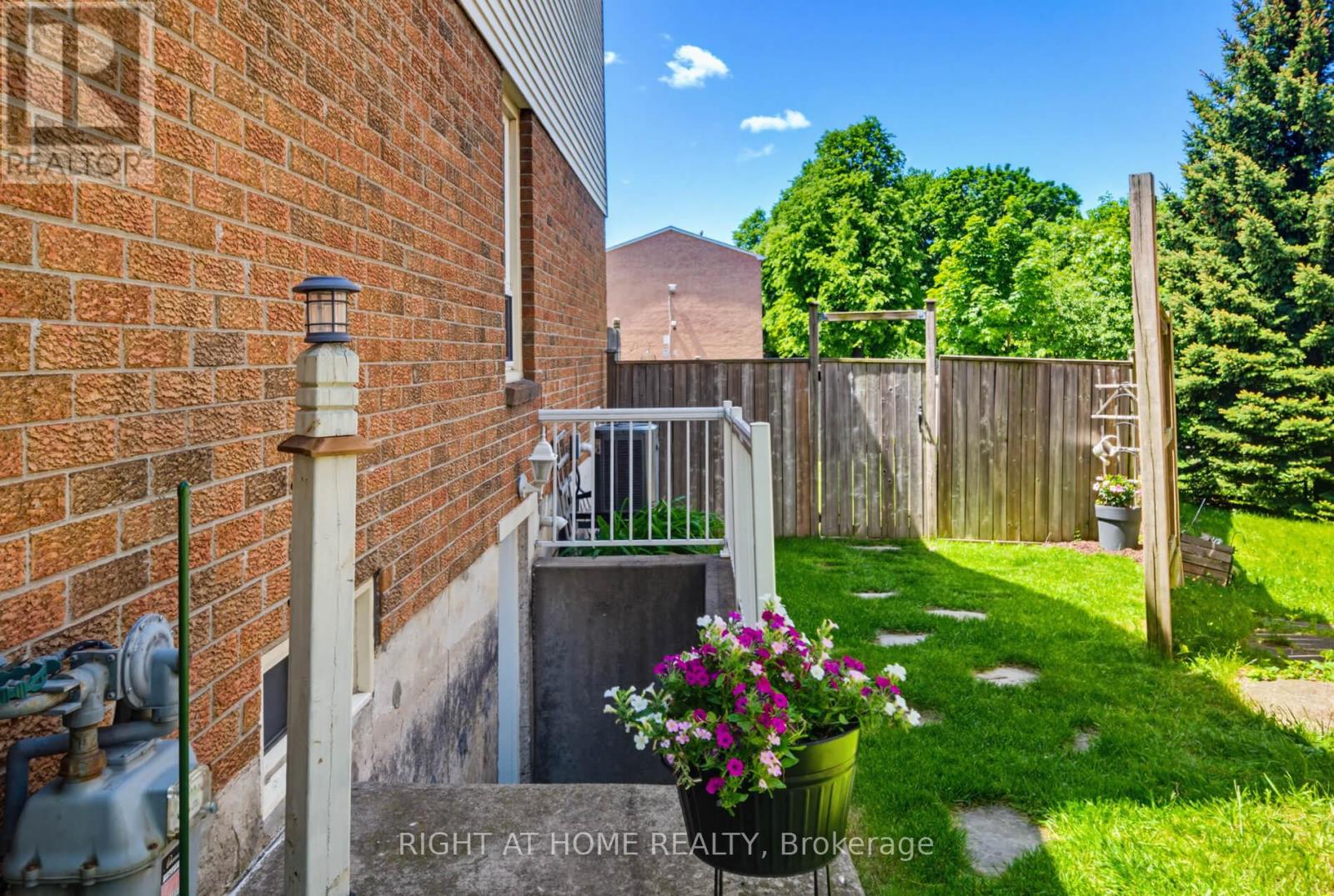 16 Marengo Court S, Brampton, Ontario  L6S 4H6 - Photo 35 - W13431906