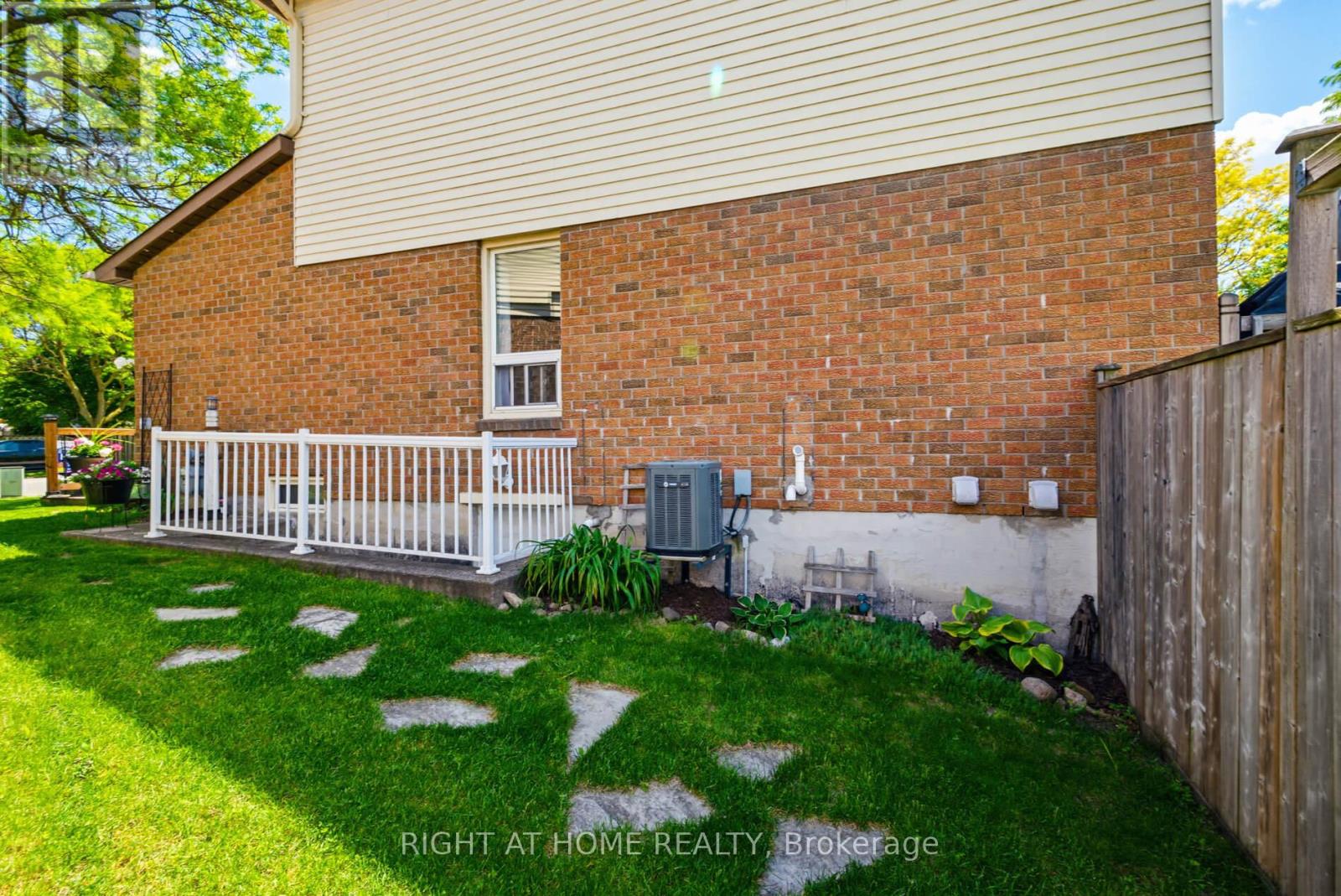 16 Marengo Court S, Brampton, Ontario  L6S 4H6 - Photo 36 - W13431906