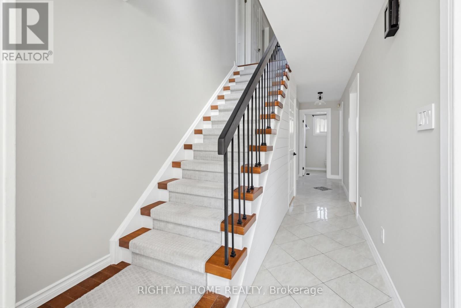 16 Marengo Court S, Brampton, Ontario  L6S 4H6 - Photo 5 - W13431906