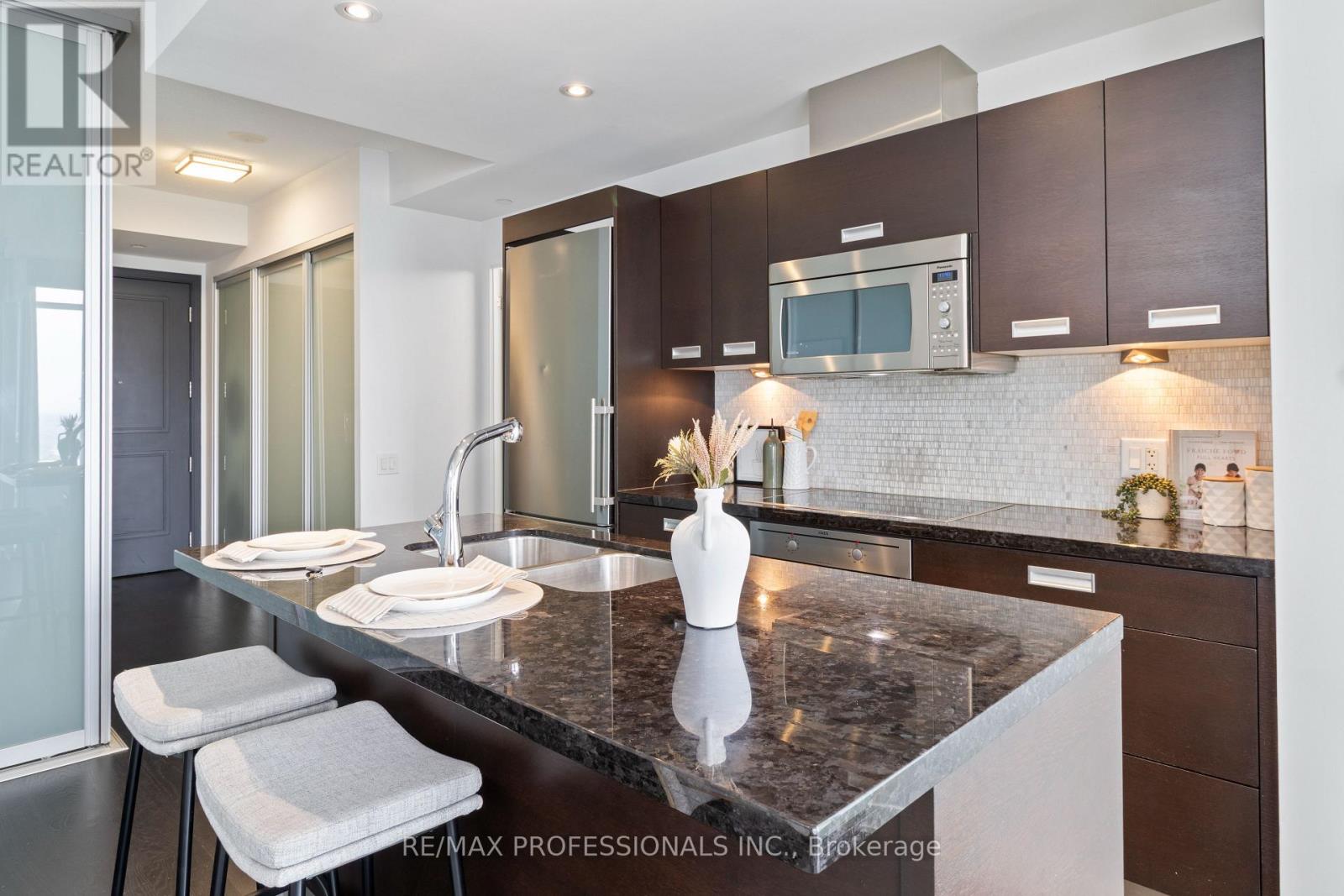 1910 - 90 Park Lawn Road, Toronto, Ontario  M8Y 0B6 - Photo 9 - W13431986